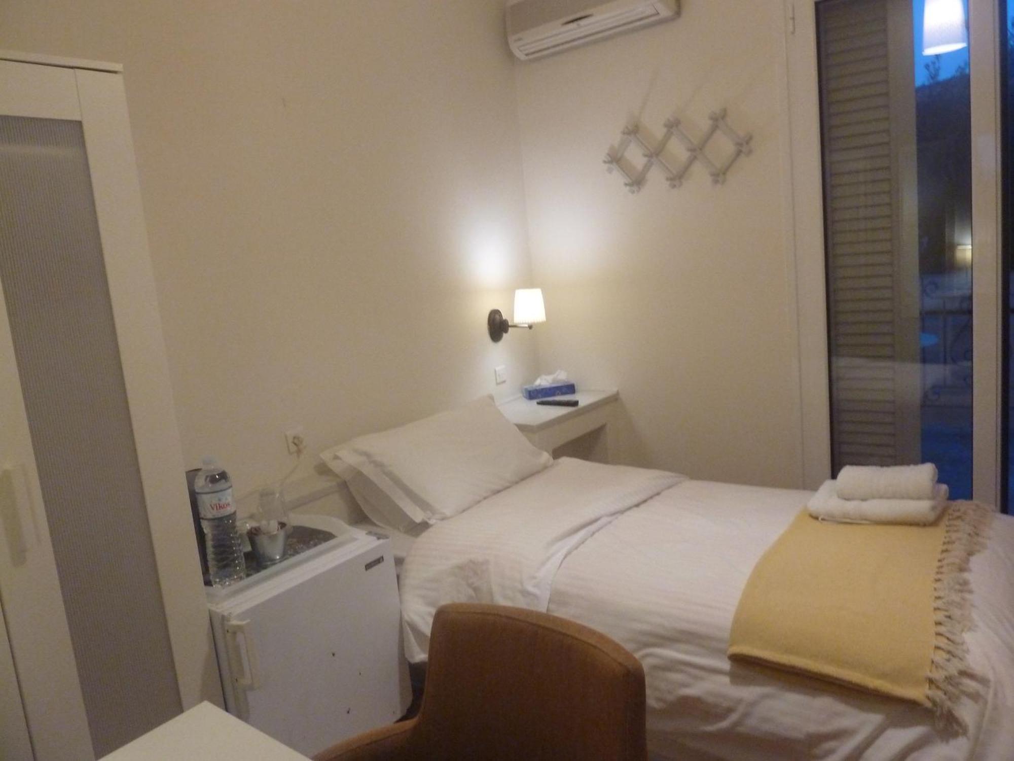 Zoe Pension Hermione Chambre photo